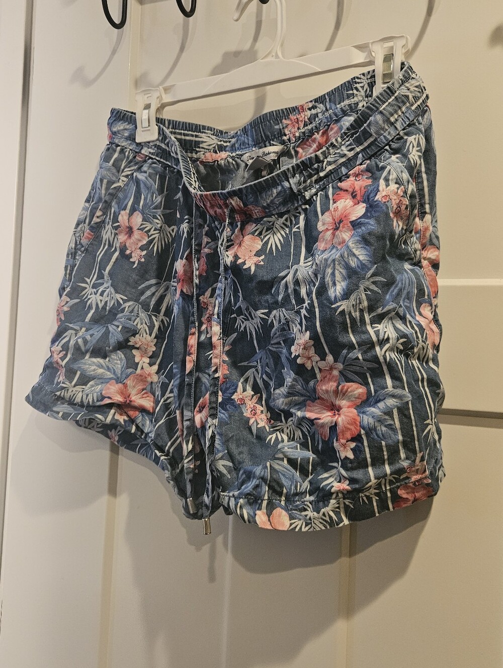 Tommy Bahama MEDIUM Floral Drawstring Women’s Shorts - Blue/Pink